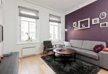 A combinação de roxo e cinza no ambiente